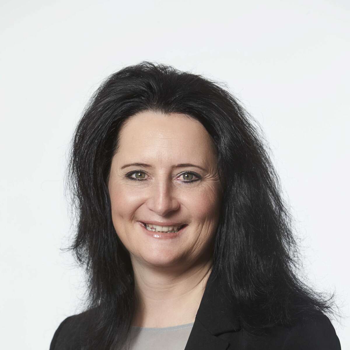 Portraitfoto von Daniela Hauser, Stv. CEO, Abteilungsleitung